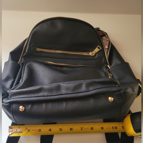 Backpack - Picture 2 of 7